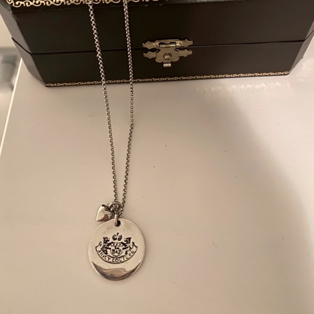 Beautiful silver pendant juicy couture necklace